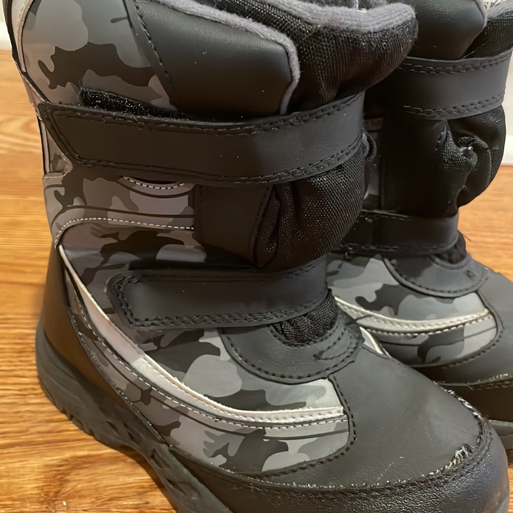 Rugged Outback black camp snow boot